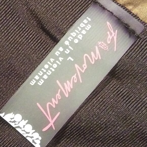 NWT FP movement The way home shorts  size Large army color  built in briefs - Picture 3 of 16